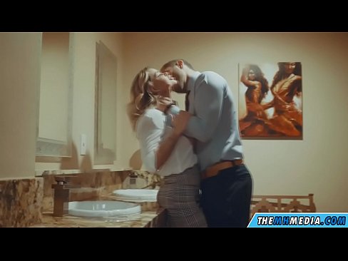 ❤️ جڏهن هڪ busty سنهري اوھان کي هڪ عوامي آرام روم ۾ seduces ❤❌ معياري فحش